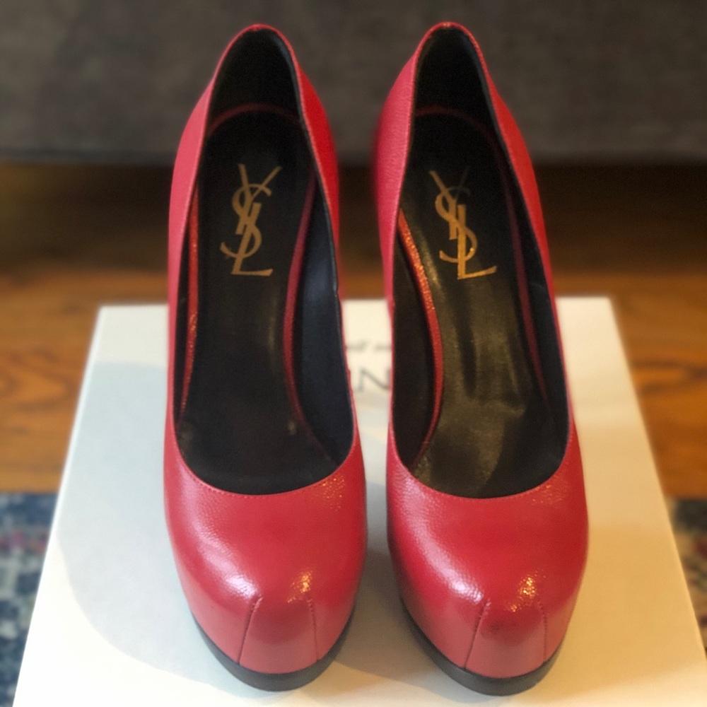 YSL Tribute Two pump